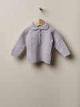 Load image into Gallery viewer, Wedoble Strikket Polo ullgenser - Soft Grey
